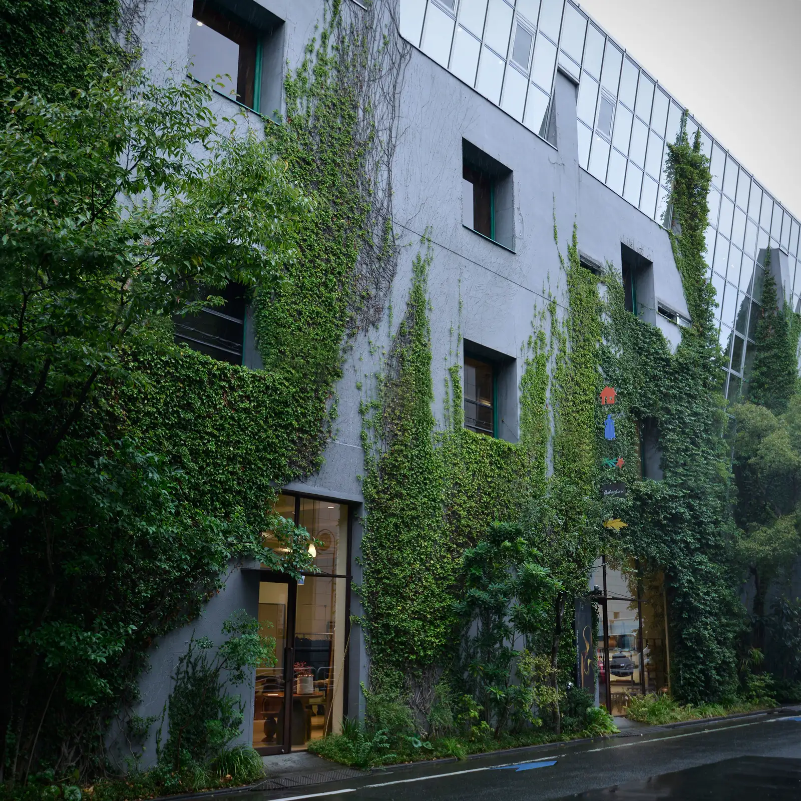 ヨーガンレール本社